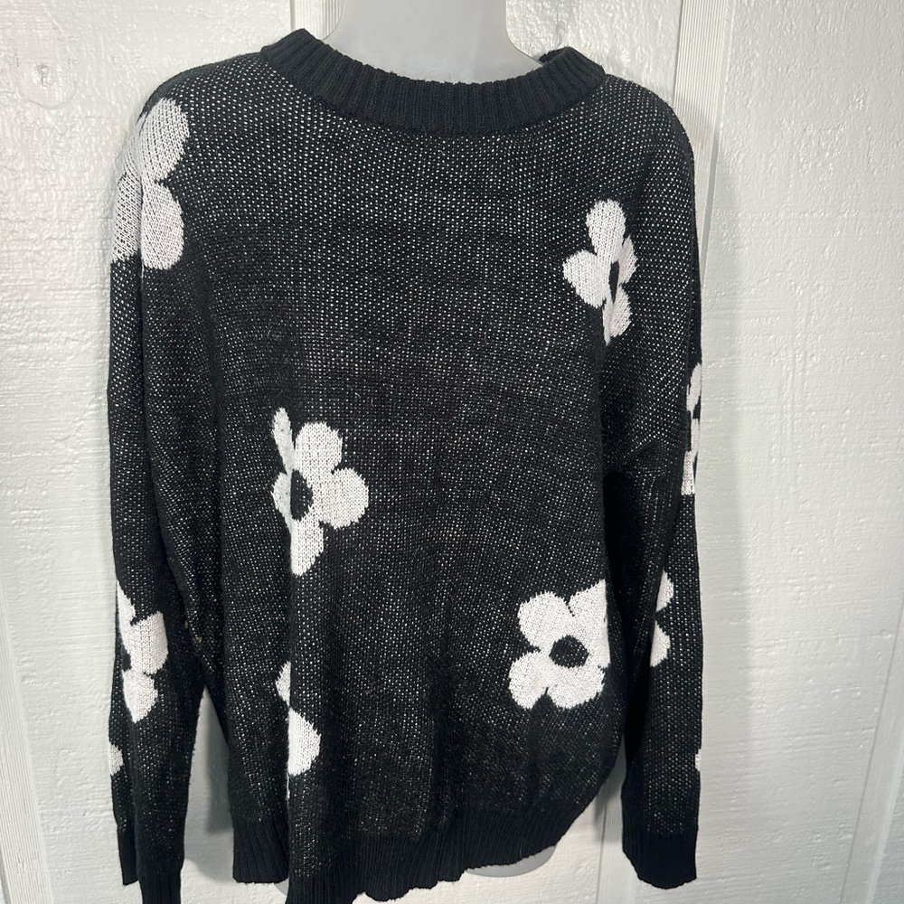 Just Polly Black and White Sweater Size Large EUC - Picture 3 of 6